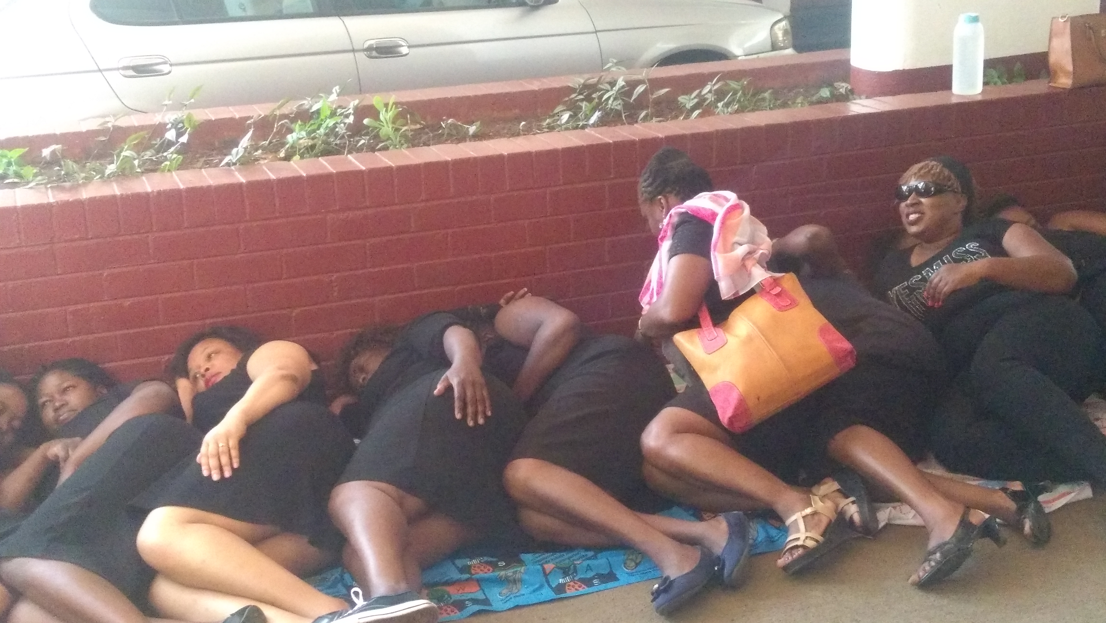 #Women demonstrate at Mbuya Nehanda Maternity Hospital on 23 Oct over the death of a 30 year old woman owing to negligence by nurses.